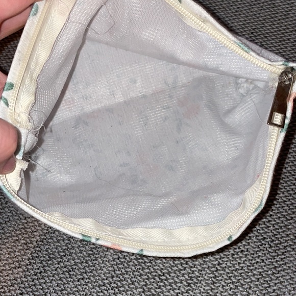 Makeup Pouch - Picture 3 of 5